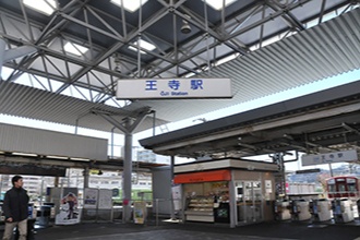 近鉄 生駒線/ JR 大和路線・和歌山線【王寺駅】近鉄 田原本線【新王寺駅】からの順路をご説明致します。※電車でお越しの方は、駅までお迎えにあがりますので、お気軽にお申し付けください。